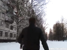 Русская девка снимается в любительском порно со старым знакомым