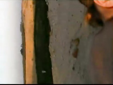 Девушка с хвостиком занимается анальным сексом и отсасывает член