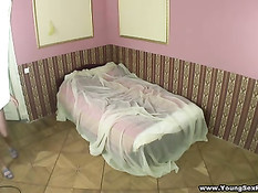 Скрытая камера сняла порно клип с участием парня и русских девок