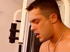 В тренажёрном зале произошла секс оргия с сексуальными девками