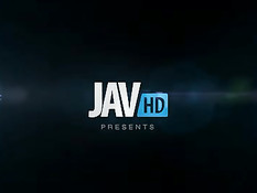 Мужик вставил член в рот узкоглазой шлюхе и заставил отсасывать