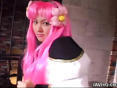 Девчонке с розовыми волосами Kao Sugimori залили спермой личико