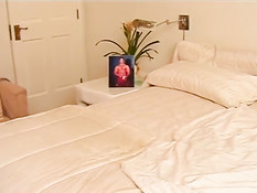 Два брутальных гея в разных позах занимаются сексом на кровати