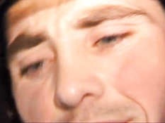 Французский гей делает любовнику минет и трахает на столе в очко