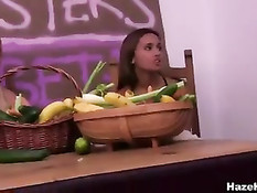 Все первокурсницы этого колледжа должны участвовать в секс играх