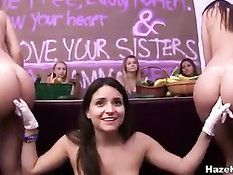 Все первокурсницы этого колледжа должны участвовать в секс играх