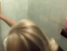 Смелые чешские девки хотят заниматься сексом в публичных местах