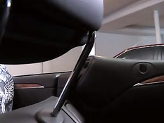 Мужики трахают в общественных местах своих ненасытных девушек