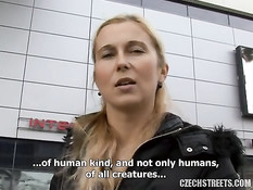 Встретил на улице чешскую блондинку и оттрахал её в примерочной