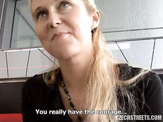 Встретил на улице чешскую блондинку и оттрахал её в примерочной