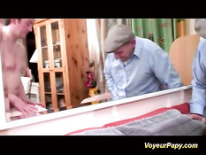 Развратному французскому дедушке понравился анал с девчонкой