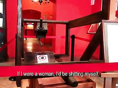 Парень снял в секс музее девчонку и уговорил трахнуться за деньги