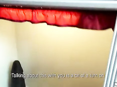 Парень снял в секс музее девчонку и уговорил трахнуться за деньги