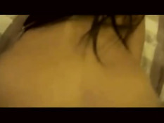 Грудастая азиатская проститутка делает минет и ебётся на кровати