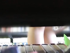 Японская девчонка залазит под стол и ебётся с парнем в позе раком