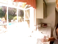 Сексуально озабоченная дама Сара Джей ебётся с наёмным рабочим