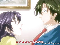 Хентай женщина возбуждает себя вибратором и дрочит парню грудью