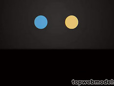 Девчонка в купальнике отсасывает мужчине член и глотает сперму