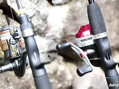 Молодые геи поехали на рыбалку и занялись сексом на берегу реки