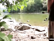 Молодые геи поехали на рыбалку и занялись сексом на берегу реки