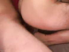 Три накачанных гея с татуировками занимаются любовью на кровати