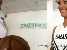 Ганг банг и групповой секс с сексуальной чирлидершой Terri Summers