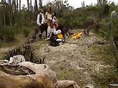 Робинзон Крузо попадает на остров греха и трахается с красавицами