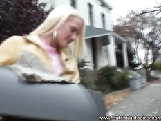 Две блондинки лесбиянки испытывают двусторонний фаллоимитатор