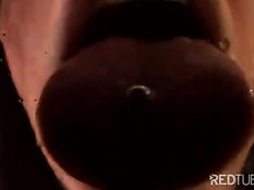 Две бешеные шлюхи в чулках занимались с парнем анальным сексом