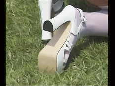 Немецкая блондинка с косой в селе у пруда ебётся с двумя парнями