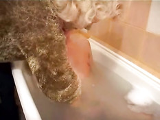 Сексуальная русская мамочка в ванной занимается сексом с сыном