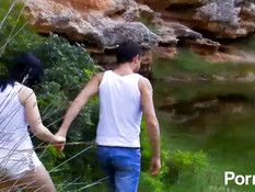 Мужчина привёл брюнетку Angell Summers в глухое место и оттрахал