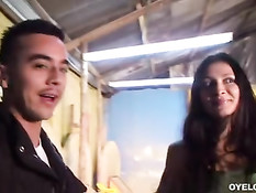 Латинская девчонка Karen Tovar делает минет и трахается на складе