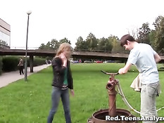 Русский парень оттрахал в анус худую девочку с маленькой грудью