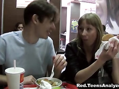 Русский парень оттрахал в анус худую девочку с маленькой грудью