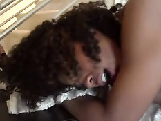 Соблазнительная шоколадка Misty Stone трахается с белым мужиком