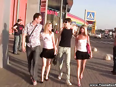 Молодые русские студенты вчетвером занимаются групповым сексом