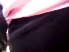 Мужчина в толпе прижимается к женской попе и трётся своим членом