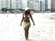 Темнокожую бразильскую девушку оттрахали во влагалище и в анус