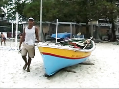 Темнокожую бразильскую девушку оттрахали во влагалище и в анус