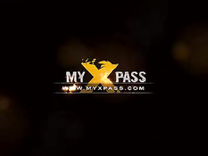 Парень с татуировками трахнул в тоннеле сисястую испанскую девку