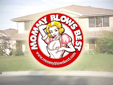 Опытная дама довела мужика до семяизвержения при помощи сисек