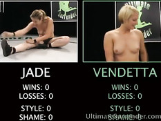 Девушка Vendetta побеждает на ринге Jade и трахает её страпоном