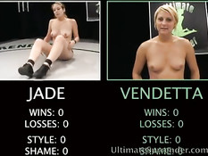 Девушка Vendetta побеждает на ринге Jade и трахает её страпоном