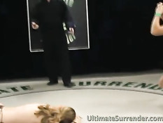 Девушка Vendetta побеждает на ринге Jade и трахает её страпоном