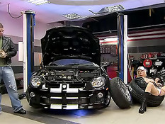 Связанную грудастую блондинку жёстко оттрахали в анус в гараже