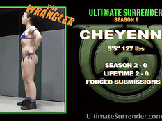 Две сучки борятся на ринге голышом и развлекаются со страпоном