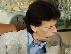 Пожилая женщина Lydia St Martin трахается с двумя джентльменами