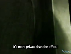 Парень развёл молодую секретаршу на отсос и секс на рабочем месте