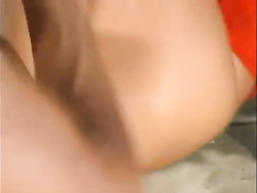 Красивая латинская девушка отсасывает и даёт трахать себя в анал